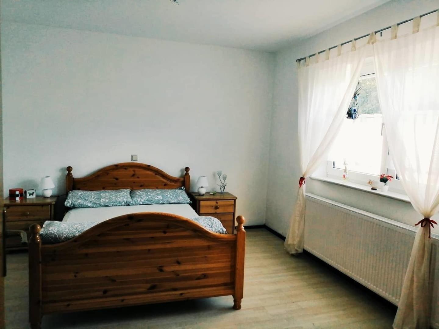 Appartamento 76 Qm Whg Im Eg Haus-Wohlfuehloase Vor Der Haustuer Gladenbach Esterno foto