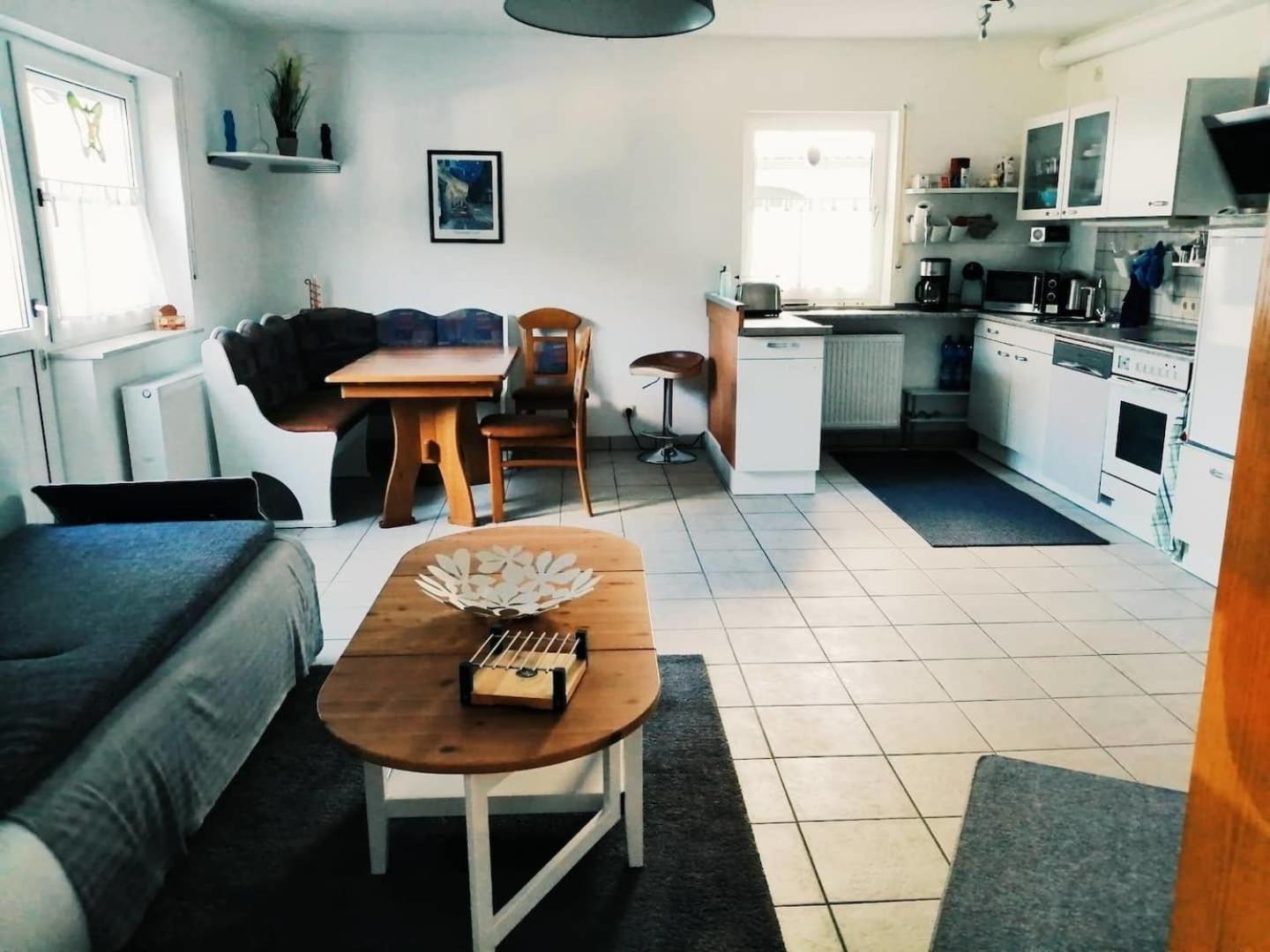 Appartamento 76 Qm Whg Im Eg Haus-Wohlfuehloase Vor Der Haustuer Gladenbach Esterno foto